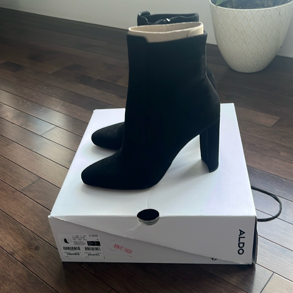 COPY - New never worn Aldo heeled booties size 9